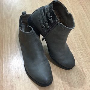 White mountain boots